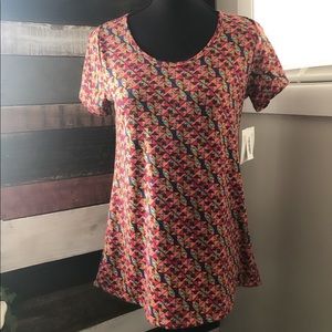Buy 2 get 1 ♥️ NWT LuLaRoe XS Classic Tee